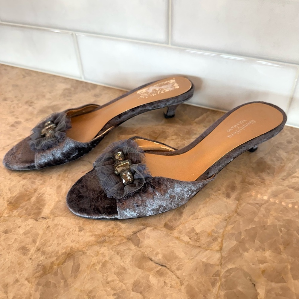 Simply Vera Vera Wang Gray Velvet Sandals